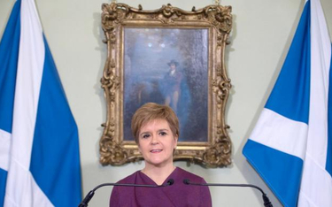 Działaniom pierwszej minister Szkocji Nicoli Sturgeon uważnie przyglądają się w Walii i Irlandii Pół