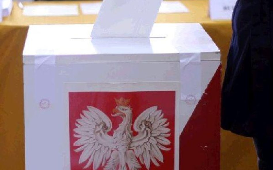 Przeprowadzone w niedzielę przed lokalami wyborczymi badanie exit poll pokryło się niemal w 100 proc
