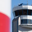 Sygnał GPS jest jednym ze źródeł nawigacji, ale pilotów wspomagają kontrolerzy na lotniskach