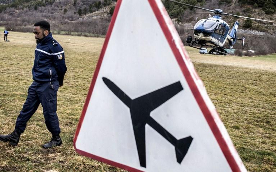 Trudna akcja ratunkowa na miejscu katastrofy Airbusa. Ranny ratownik