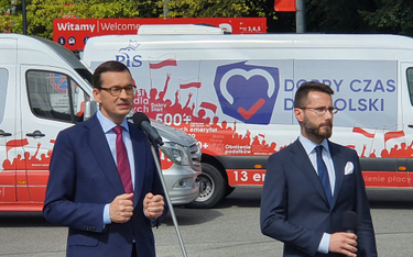 Premier Mateusz Morawiecki objeżdża Polskę autosanem