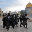 Izraelska policja w pobliżu meczetu Al-Aksa w Jerozolimie