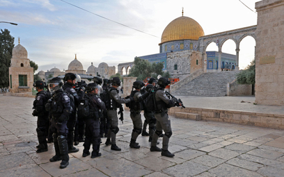 Izraelska policja w pobliżu meczetu Al-Aksa w Jerozolimie