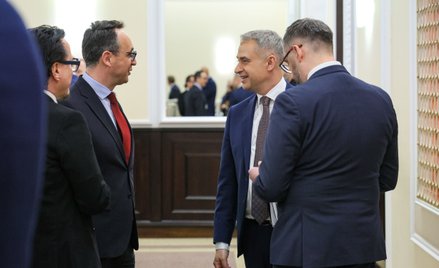 Wicepremier, minister cyfryzacji Krzysztof Gawkowski (2P) i minister infrastruktury Dariusz Klimczak