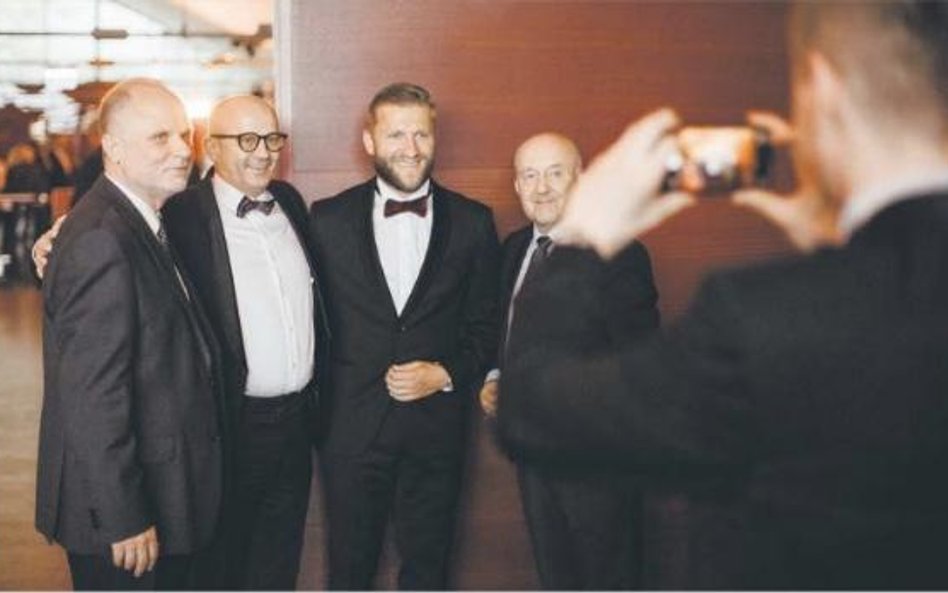 Po linii sportowej… Od lewej: Mirosław Żukowski, kierownik działu sportowego w „Rz”, Mirosław Klepac