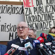 Przewodniczący Państwowej Komisji Wyborczej, sędzia Sylwester Marciniak (C) oraz członek PKW Ryszard