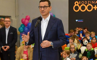 Dodatki na dzieci z programu Rodzina+ będą wynosić 800 zł – obiecuje premier Morawiecki PAP / Piotr 