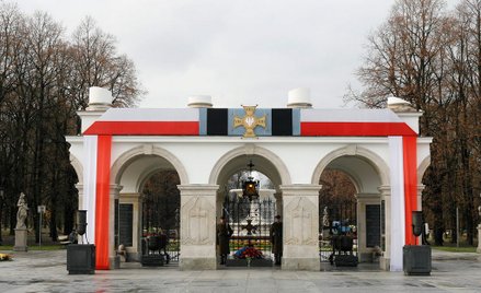 MON reaguje na tekturowy czołg przed Grobem Nieznanego Żołnierza