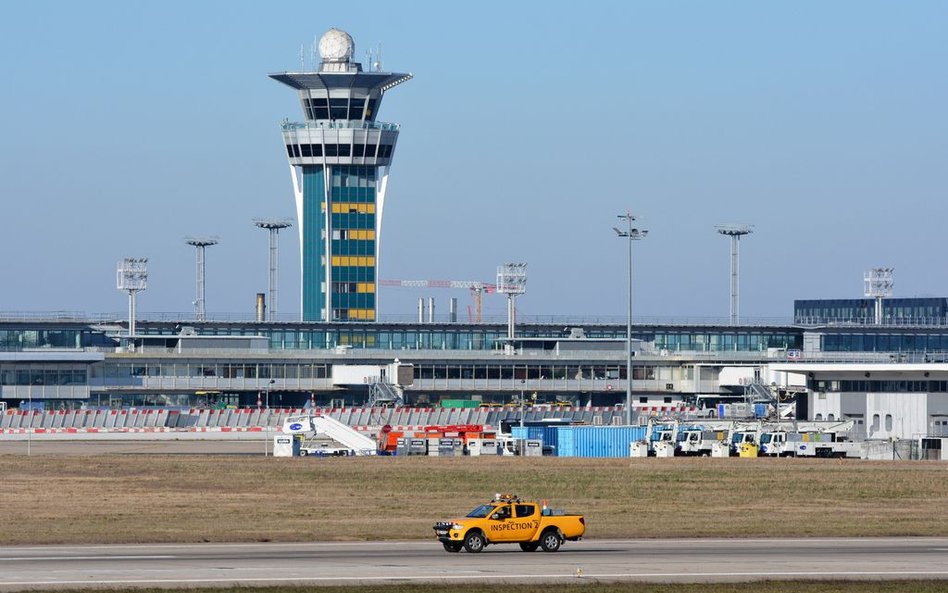 Pożar na lotnisku Orly w Paryżu