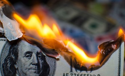 Dolar poniżej psychologicznej granicy i pogłębia zniżki. To jeszcze nie koniec