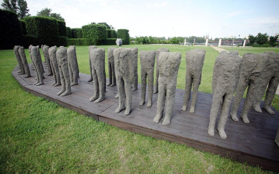 Warszawa, Ogrody Zamku Królewskiego. Rzeźby z cyklu "Bambini"