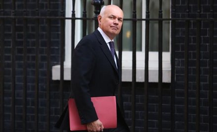 Iain Duncan Smith, brytyjski minister pracy, wstrzymał wypłatę świadczeń dla bezrobotnych z Polski, 