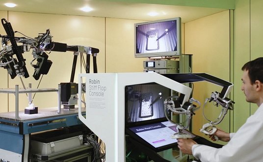 Laboratorium robotyki Fundacji Rozwoju Kardiochirurgii – jeden z robotów rodziny RobinHeart. Źródło: