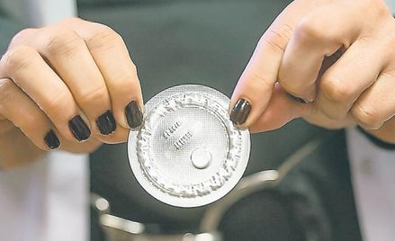 Stosowanie pigułek „dzień po” bez recepty dopuściła Komisja Europejska. Polski resort zdrowia szybko