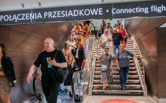 Po prezentacji sprzedawcy ruszyli na zwiedzanie lotniska