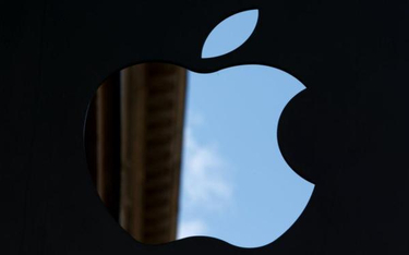 Kurs Apple zanurkował w efekcie pierwszego od 13 lat spadku przychodów