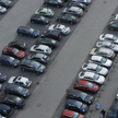 Czy lokal usługowo-biurowy musi mieć parking