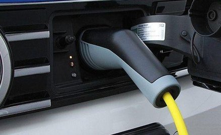 Kurtyka: rozwój elektromobilności przyniesie powszechne korzyści