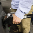 Spadki cen paliw na stacjach nieco wyhamują - uważa Jakub Bogucki, analityk e-petrolu. Ale nikt nie 