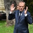 Minister pracy i polityki społecznej Agnieszka Dziemianowicz-Bąk i premier Donald Tusk