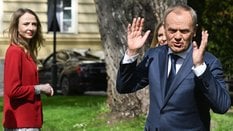 Minister pracy i polityki społecznej Agnieszka Dziemianowicz-Bąk i premier Donald Tusk