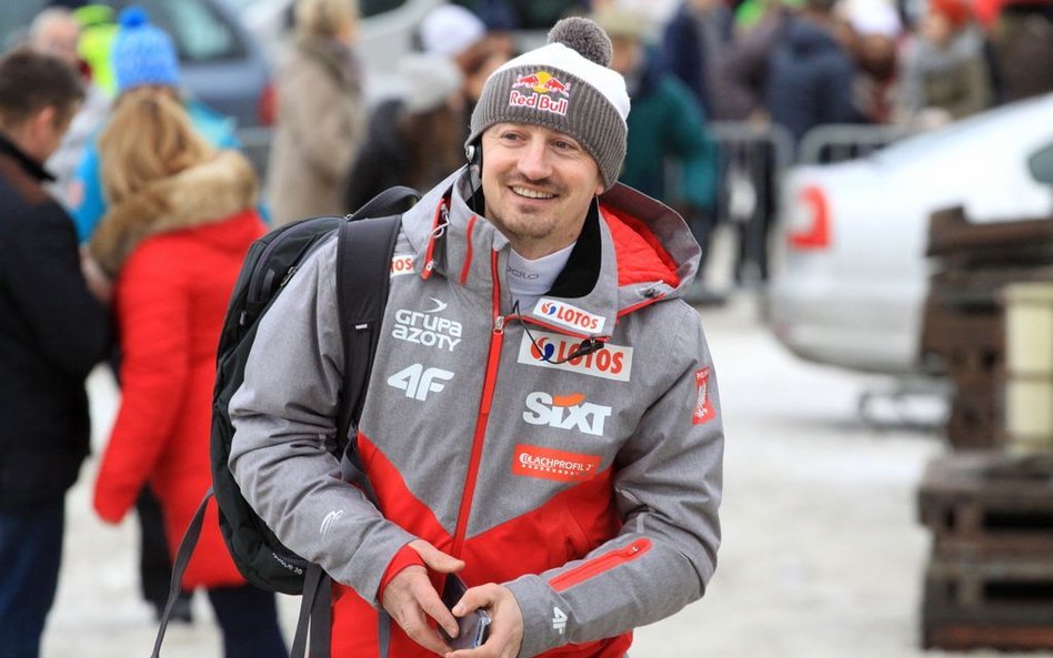 Adam Małysz w skokach narciarskich cztery razy stawał na olimpijskim podium, cztery razy zdobył tytu