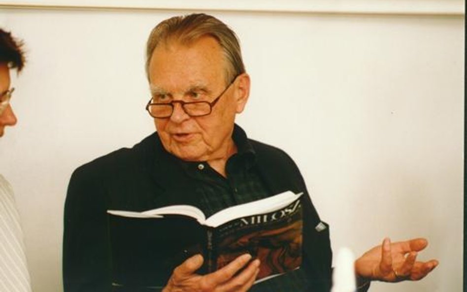 Czesław Miłosz w redakcji "Rzeczpospolitej", maj 1996 r.