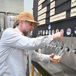 Pracownicy londyńskiego browaru Pressure Drop Brewery też biorą udział w programie