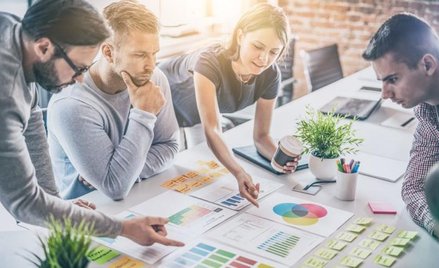 Pracownik małego startupu może czuć się ograniczony czy nawet stłamszony dużą organizacją