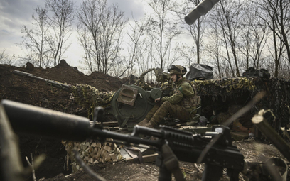 Ukraiński żołnierz w rejonie Bachmutu