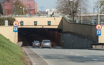 Miasto szuka rozwiązań na polepszenie komfortu pasażerów w tunelu Wisłostrady