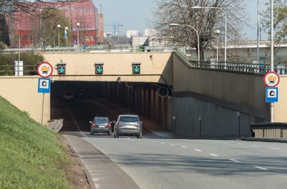 Miasto szuka rozwiązań na polepszenie komfortu pasażerów w tunelu Wisłostrady