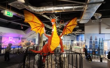 Czerwony smok - RED DRAGON wśród super hitów