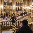 Turyści odwiedzają Palais Garnier między innymi ze względu na piękną klatkę schodową.
