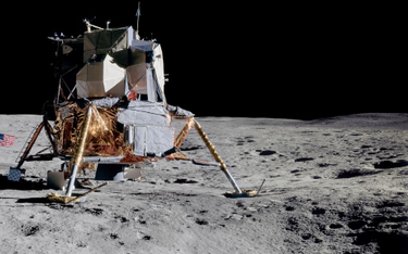 Jeden z lądowników NASA na powierzchni Księżyca. Jego eksploracja może być niezwykle zyskowna