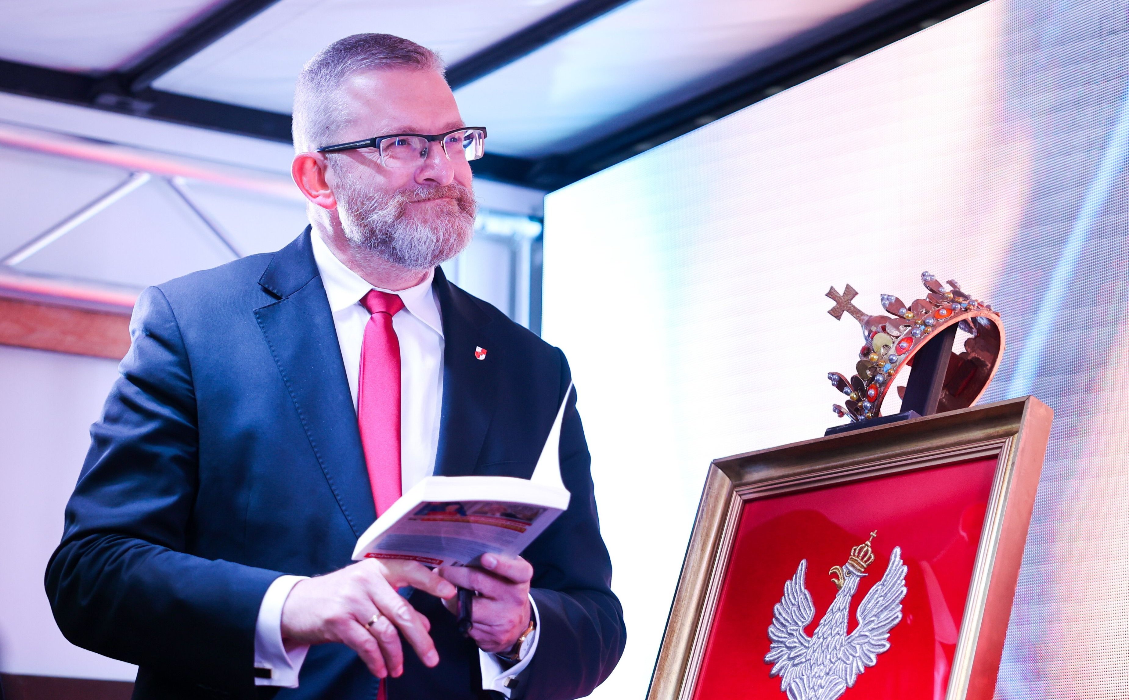 „Ujawnił się szeroki front gaśnicowy”. Smerf Malarz zapowiada walkę w kolejnych wyborach