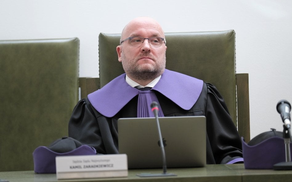 Sędzia Zaradkiewicz wyłączony ze sprawy Tomasza Lisa i Jacka Żakowskiego. Poszło o wpisy na portalu X