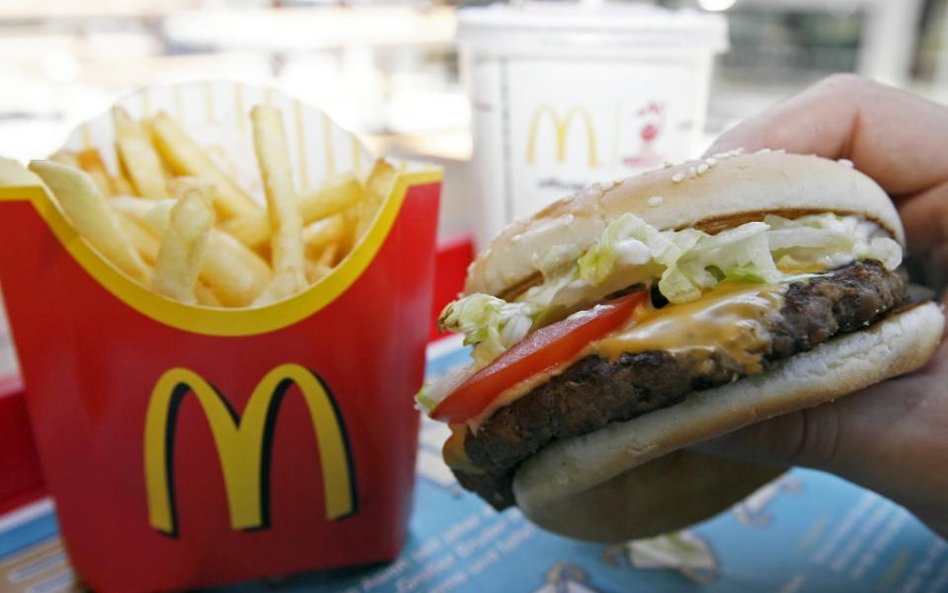 Hamburger zamówiony w kiosku lub z dostawą do domu
