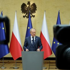 Premier Donald Tusk podczas konferencji prasowej