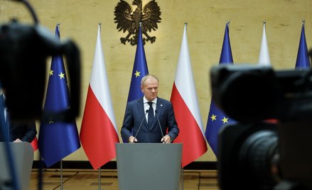 Premier Donald Tusk podczas konferencji prasowej