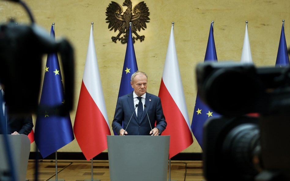 Premier Donald Tusk podczas konferencji prasowej