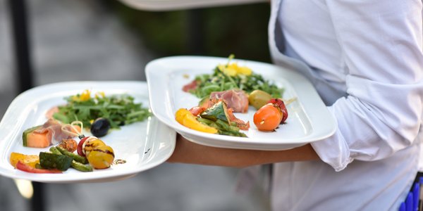 Restauracji w Polsce jest już ponad 100 tys. Kto najbardziej zyskuje?