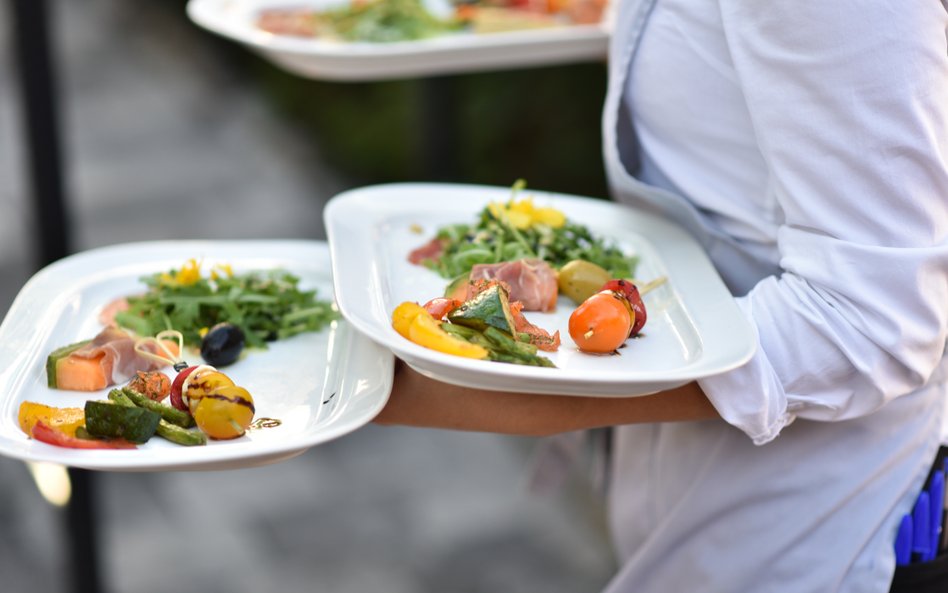 Konsumenci rzadziej zaglądają do restauracji