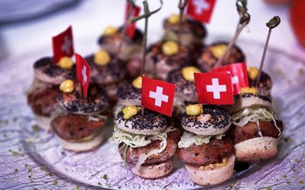 Przywódcy państw i rządów, ministrowie, prezesi wielkich koncernów, znani inwestorzy i celebryci z c