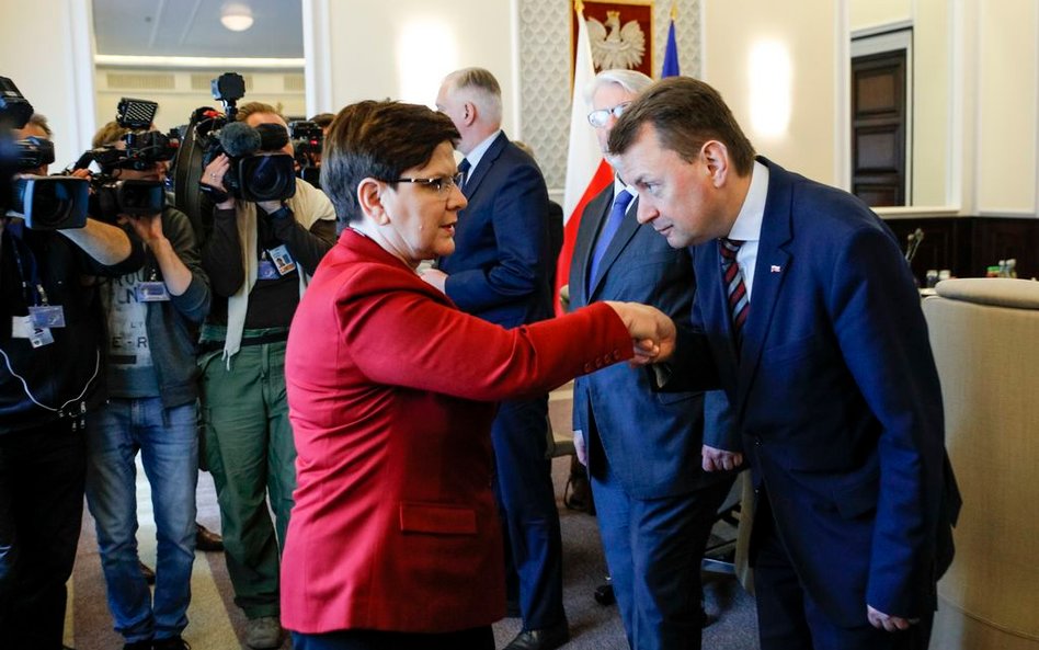 Premie dla członków rządu Beaty Szydło. KPRM odpowiada