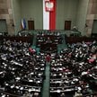 Posłowie na sali plenarnej Sejmu w Warszawie w ostatnim dniu posiedzenia
