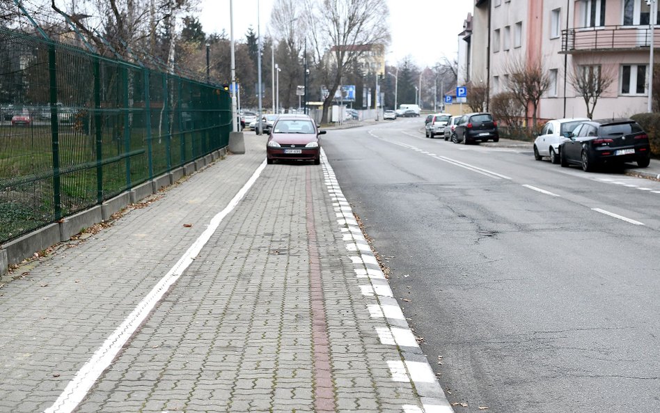 Chodnik będzie tylko dla pieszych? Ekspert: To sprawa definicji