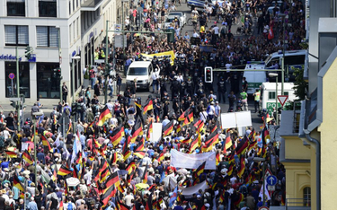 "Merkel musi odejść!". Demonstracja zwolenników AfD w Berlinie