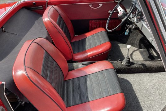 Dwuosobo- we wnętrze także ma wyrafinowany styl.