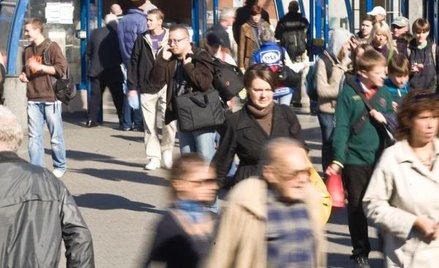 Przybywa Polaków zdecydowanych na wyjazd do pracy za granicą.